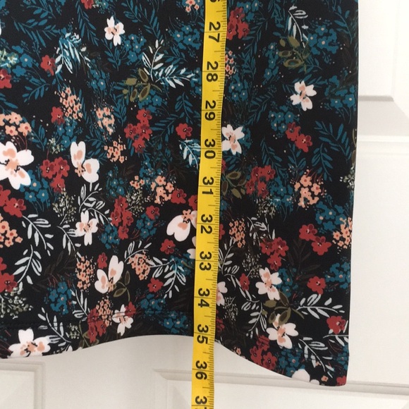 BCBGeneration Women’s Dress Black Floral Colorful Sleeveless Back zipper NWT - Picture 4 of 10